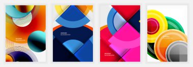 Katmanlı yarı daireler, kalın kavisler, kesişen bloklar ve üst üste binen halkalardan oluşan dört soyut poster, cyan, turuncu, pembe, sarı ve donanma gibi.