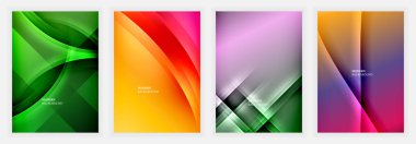 Yeşil, sarı, pembe, mor ve turuncu tonlarda, kıvrımlar, çapraz çizgiler ve yumuşak arkaplan üzerine parlak katmanlı kompozisyonlar içeren dört soyut poster.