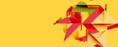 Soyut geometrik şekiller örtüşür, dinamik bileşim yaratır. Kırmızı baskın, aksanlı sarı, yeşil. Arka plan som altın rengidir. Modern tasarım.