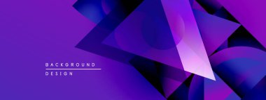 Soyut mor tasarım üst üste binen geometrik şekiller içerir. Renkler dinamik görsel doku yaratır. Modern arkaplan ögesi.
