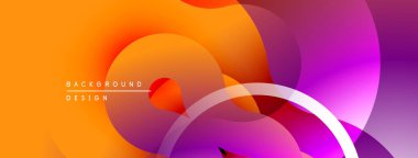 Soyut sıvı şekilleri turuncu, kırmızı ve mor renkleri harmanlıyor. Modern tasarım dinamik görsel deneyim yaratır. Düzen eğimleri kompozisyona hakim.