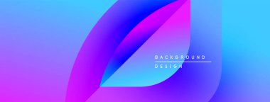 Soyut sıvı şekilleri canlı mor, mavi renkleri harmanlar. Modern tasarım dinamik hareketi, pürüzsüz eğimleri öneriyor. Arkaplanda metin ögeleri.