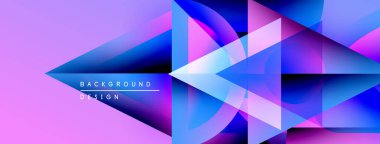 Soyut geometrik şekiller örtüşüyor, canlı mor ve mavi renkler yaratıyor. Arkaplan ve sunumlar için uygun modern tasarım ögesi.