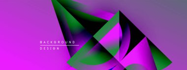 Soyut geometrik şekiller örtüşüyor, canlı mor ve yeşil renkler yaratıyor. Modern tasarım elementleri dinamik görsel deneyim önerir.