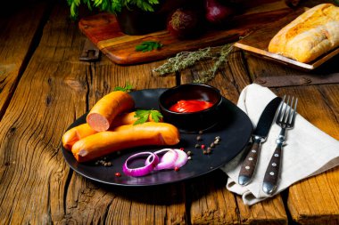 Lezzetli, sıcak jambonlu sosis.