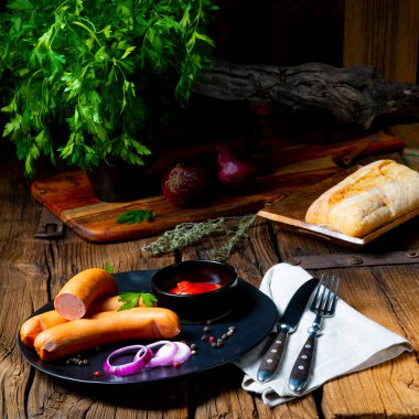 Lezzetli, sıcak jambonlu sosis.