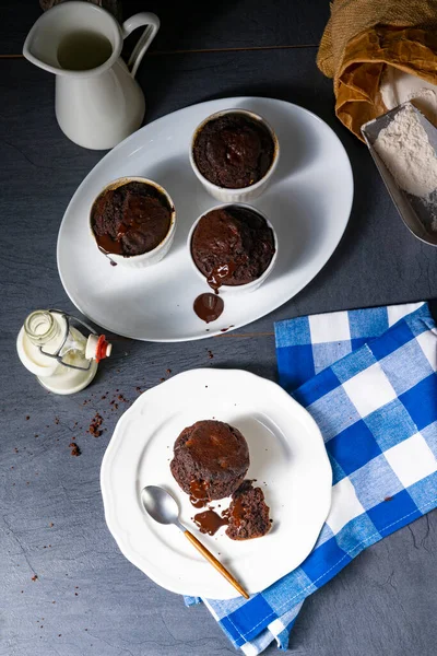 チョコレートチップとおいしいチョコレートマフィン — ストック写真
