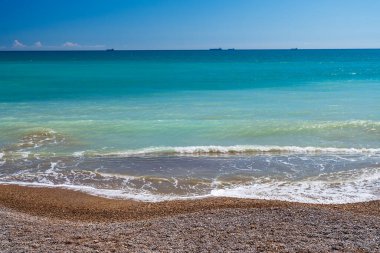 Baharda İspanya sahillerinde deniz sörfü. Yüksek kalite fotoğraf