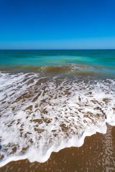 Θάλασσα Surf Στην Παραλία Της Ισπανίας Την Άνοιξη Υψηλής Ποιότητας — Φωτογραφία Αρχείου