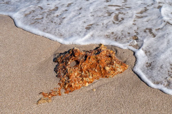 Скалы Море Испании Сильном Ветре Белые Брызги Волн Разбиваются Берег — стоковое фото
