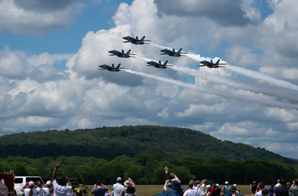 2023年6月25日アメリカ海軍F 18ブルー エンジェルス戦隊ニューヨーク航空ショー公演 ストック写真