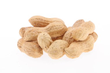 beyaz arkaplanda izole edilmiş yerfıstıkları