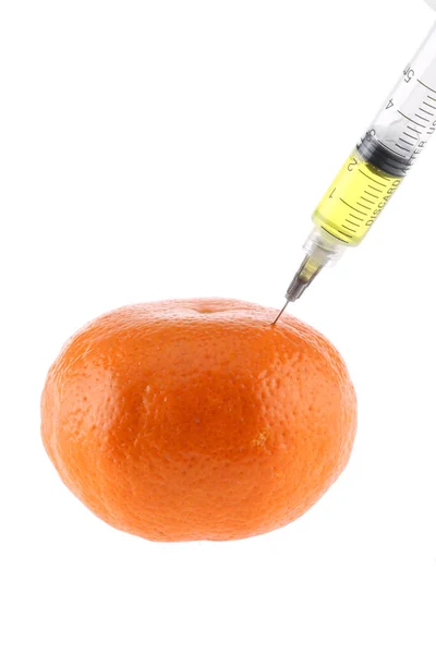Frische Orange Mit Einer Spritze Konzept Für Gentechnisch Veränderte Lebensmittel — Stockfoto