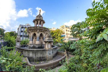 Mumbai Maharashtra Hindistan 6 Eylül 2019 Mulji Jetha Fountain ve Oriental Old Buildings Mumbai Maharashtra Hindistan 'daki Fort bölgesinde güneşli gökyüzünde