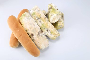 Küflü ekmek. Tüketime zararlı olan bozuk gıdalar