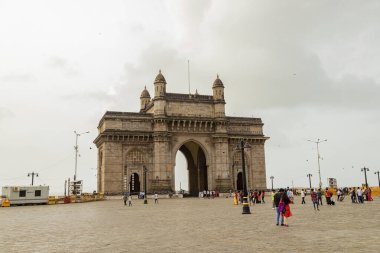  Hindistan Mumbai 13 Ağustos 2019 Hindistan, Mumbai, Maharashtra, Hindistan Geçidi. En popüler turistik yer. Dünyanın dört bir yanından insanlar her yıl bu anıtı ziyarete gelir.. 