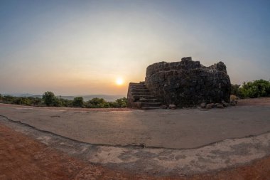Wilson Point 'ten Konkan Bölgesi Dağları' ndaki Mahabaleshwar 'ın manzarası.
