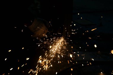  Elektrikli tekerlekli elektrikli tekerlekli taşlama üzerinde odak fabrikada çelik yapısı üzerinde taşlama