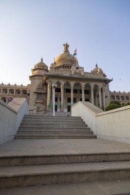 Vidhana Soudha 'nın panoramik manzarası Bangalore Eyalet Meclisi Binası, Bangalore, Hindistan