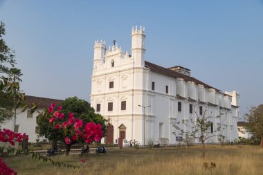 Eski Goa, Hindistan - 21 Şubat 2022: St. Francis of Assisi Katolik Kilisesi ve S Katedrali De Santa Catarina, Se Katedrali.