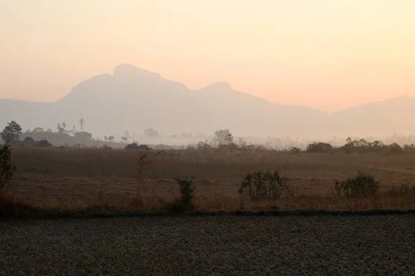 Foggy Vallée Montagne Lever Soleil Dans Village Nasik Maharashtra Inde — Photo