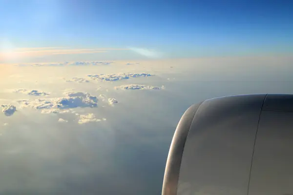 Sabah Gündoğumu Bir Uçağın Kanadı — Stok fotoğraf