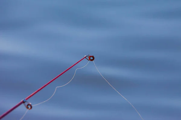 Линия Рыболовного Полюса Впечатляющим Закатом Красивым Морем — стоковое фото