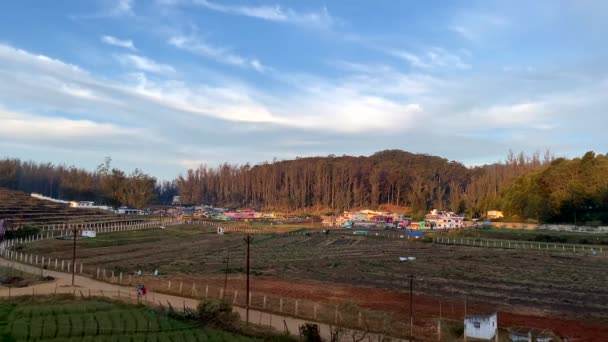 언덕에 현대식 마을의 타밀나두 인도의 — 비디오