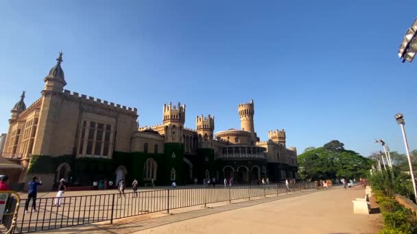 班加罗尔宫 Bangalore Palace 是一座位于印度卡纳塔克邦班加罗尔的宫殿 — 图库视频影像
