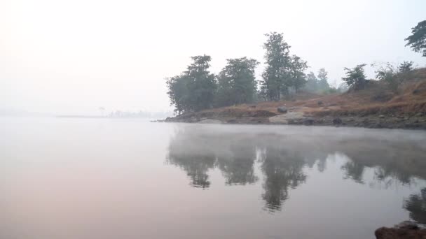 Morgondimma Fjällsjön Soluppgång Skott Berg Maharesthra India — Stockvideo