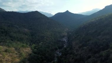 Akşam vakti Munnar Dağları Kerala 'nın doğa manzarasını oluşturur Tanrı' nın kendi ülke turizmi ve seyahati..