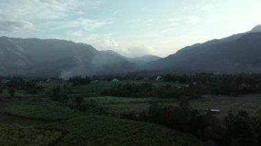 Akşam vakti Munnar Dağları Kerala 'nın doğa manzarasını oluşturur Tanrı' nın kendi ülke turizmi ve seyahati..