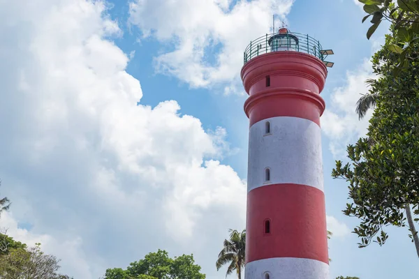 Alleppey Leuchtturm Mit Roten Und Weißen Streifen Mit Palmen Wolkenlosen — Stockfoto