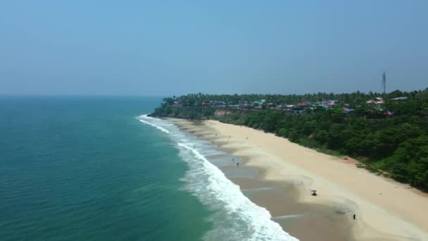 Varkala Hosszú Homokos Strand Nyugodt Tengervíz Déli Szikla Varkala Kerala — Stock videók