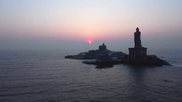 Widok Powietrza Skałę Vivekananda Posąg Thiruvalluvar Podczas Wschodu Słońca Kanyakumari — Wideo stockowe