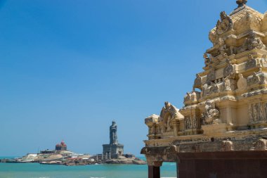 Kanyakumari, Hindistan, Kanyakumari Vivekananda Kaya Anıtı 'nda dramatik bulutlarla dolu güzel bir gökyüzü. 