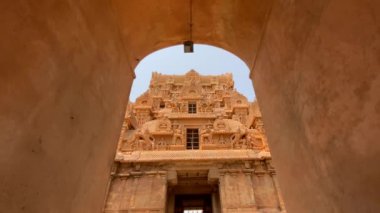 Thanjavur, Tamil Nadu Hindistan 14 Mart 2022 İnsanlar Thanjavur 'daki Brihadeeswara Tapınağını ziyaret ediyor. Thanjavur Büyük Tapınağı Dünya Mirası Bölgesi UNESCO. Thanjavur Büyük Tapınağı.