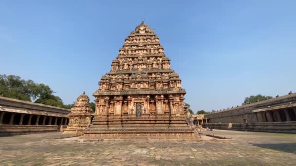 参观达赖苏姆寺的人 Airavatesvara寺是位于Thanjavur区Kumbakonam的一座印度教德拉维迪安寺 — 图库视频影像