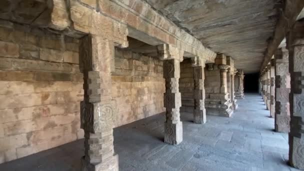 Lidé Navštěvující Chrám Dharasuram Airavatesvara Temple Hinduistický Chrám Drávidské Architektury — Stock video