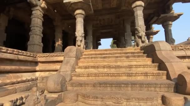Kumbakonam Tamil Nadu India March 2022 People Visiting Dharasuram Temple — Stock Video