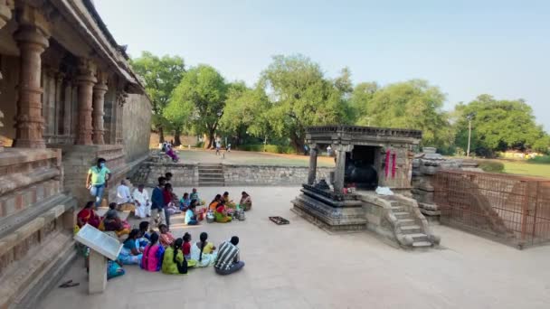 Kumbakonam Tamil Nadu Hindistan Mart 2022 Dharasuram Tapınağını Ziyaret Eden — Stok video