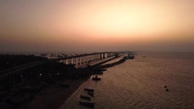 Rameswaram Dhanushkodi Tamil Nadu Hindistan 'daki Pamban Köprüsü' nün havadan görüntüsü..