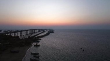 Rameswaram Dhanushkodi Tamil Nadu Hindistan 'daki Pamban Köprüsü' nün havadan görüntüsü..