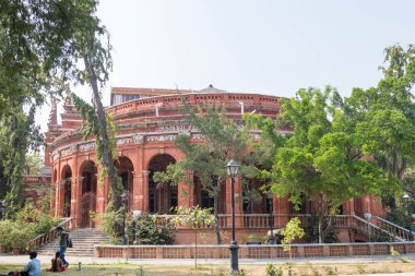 Chennai, Tamil Nadu, Hindistan, 9 Mart 2022 Chennai, Tamil Nadu, Hindistan 'daki hükümet müzesini ziyaret eden insanlar var..