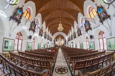 San Thome Bazilikası. Portekizli kaşifler tarafından 16. yüzyılda, İsa 'nın havarilerinden Aziz Thomas' ın mezarının üzerine inşa edilmiş..