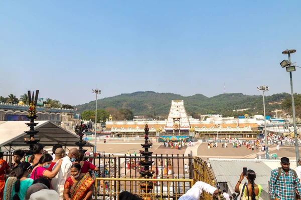 Tirupati, andhra pradesh, Hindistan 21 Mart 2022 Tirupati Balaji Tapınağı ya da Venkateswara Tapınağı, Hindu hacının en çok ziyaret edilen yeri ve dünyanın en zengin tapınaklarının ikincisi..