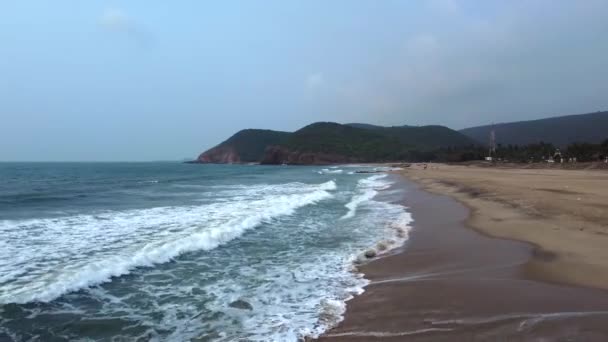 位于印度安得拉邦Visakhapatnam Vizag的Yarada海滩 海滩与世隔绝 有棚屋 有清澈的海水 所有的越野旅行者都必须去 — 图库视频影像