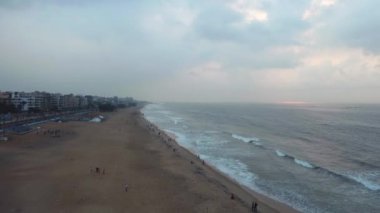 Visakhapatnam, Hindistan. Vizag şehri Andhra Pradesh 'in Ramakrishna plajının havadan görüntüsü, Hindistan, Asya. 