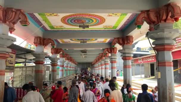 Vijayawada Andhra Pradesh India March 2022 Kanaka Durga Ammavari Golden — Vídeo de stock