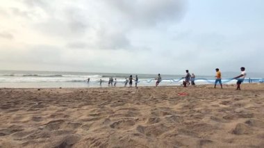 Visakhapatnam, andhra pradesh, 1 Nisan 2022, Hindistan. Vizag şehrinde yürüyen Ramakrishna plajı manzarası.